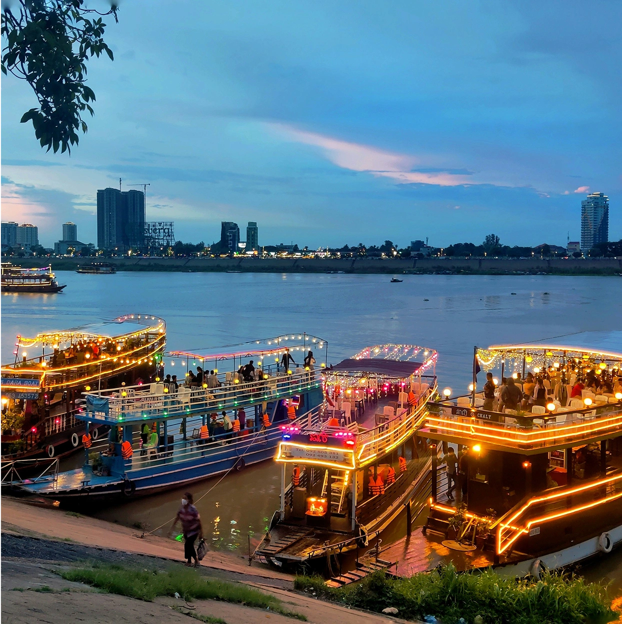 Bangkok Chao Phraya river dinner cruise – Thailand Tour