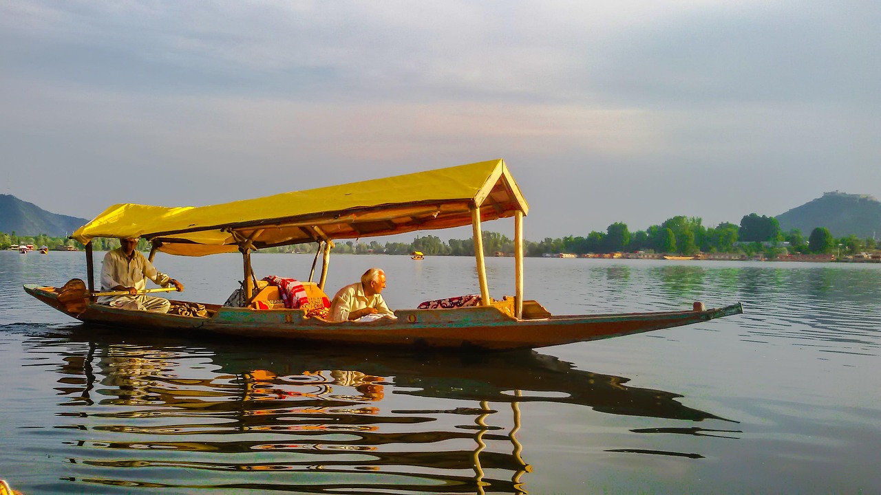 shikara ride in dal lake autumn